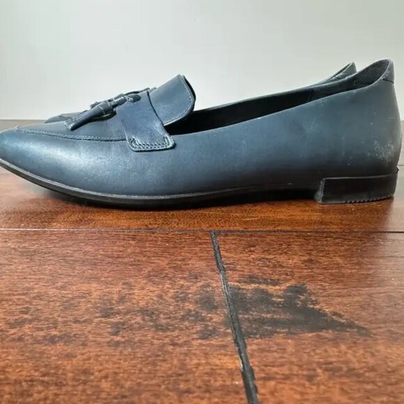 Pair of ECCO Touch 15 Tassel flats in blue leather. - Picture 2 of 5